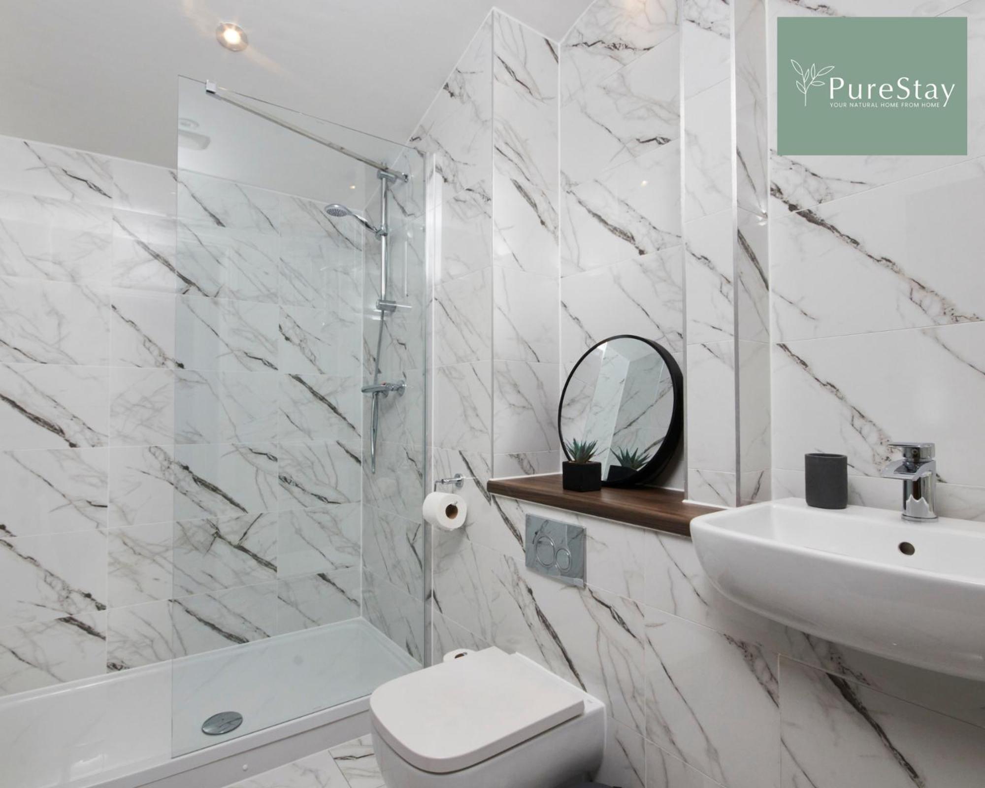 Stunning 5 Bed Manchester House With Parking By Purestay Short Lets & Serviced Accommodation Exterior photo